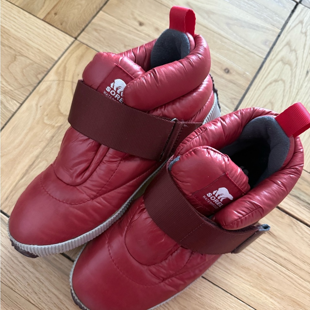 Sorel Red Insulated Puffer Boots 6
